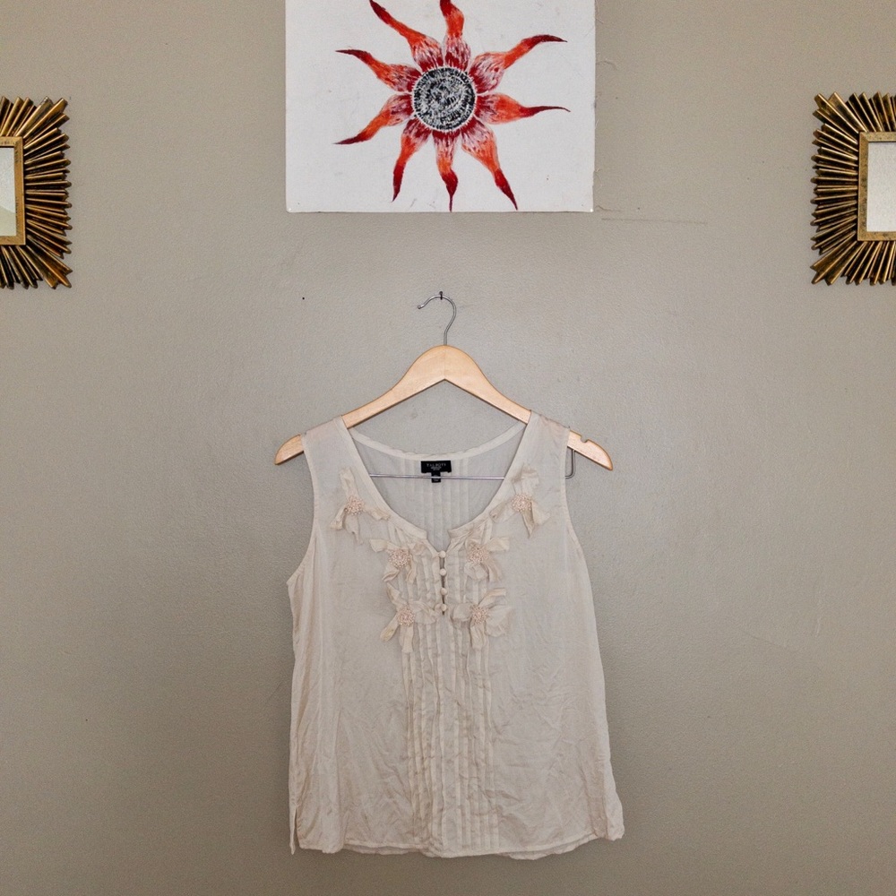 TALBOTS beautiful cream coloured flower tank top